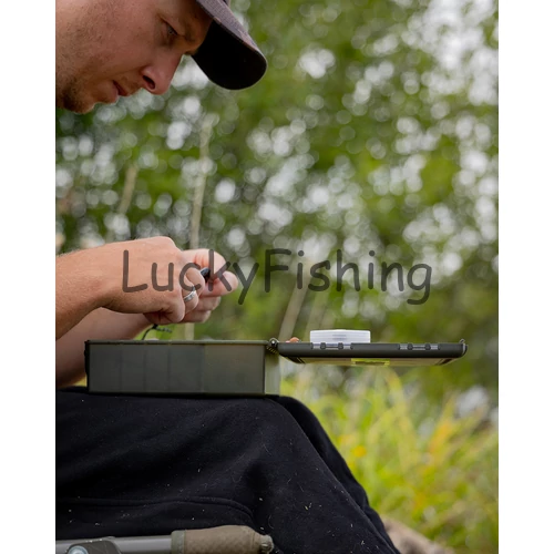 FOX EDGES TACKLE BOX “Loaded”  Szerelékes Doboz Közepes CBX091